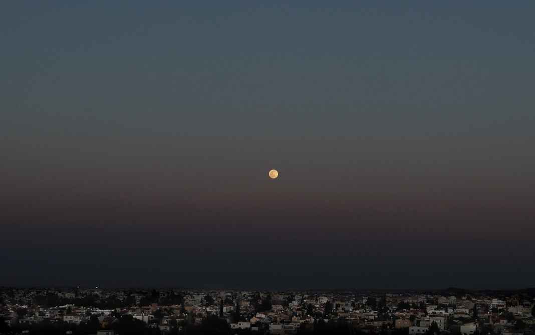 Registros da Superlua rosa pelo mundo
