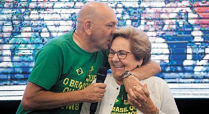 Luciano Hang e sua mãe