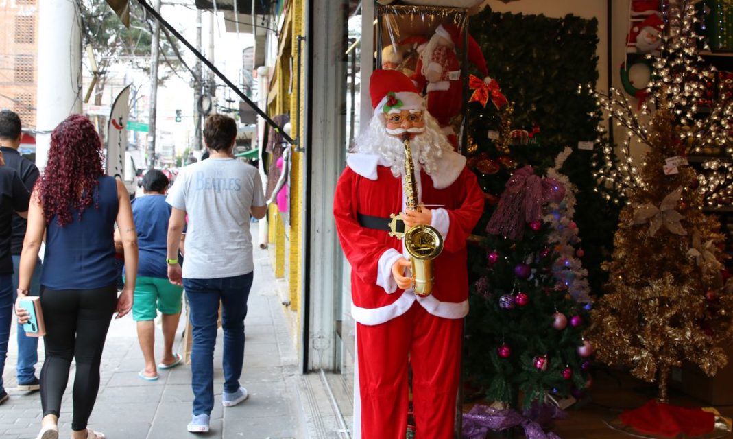 Comunhao_comercio_decoracao_de_natal_rvrsa_abr_2511213978