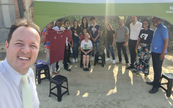 Superação: após câncer terminal, mulher decide pregar o Evangelho Superação: após câncer terminal, mulher decide pregar o Evangelho