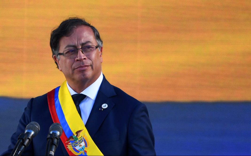 Gustavo_petro_presidente_colômbia_Comunhão