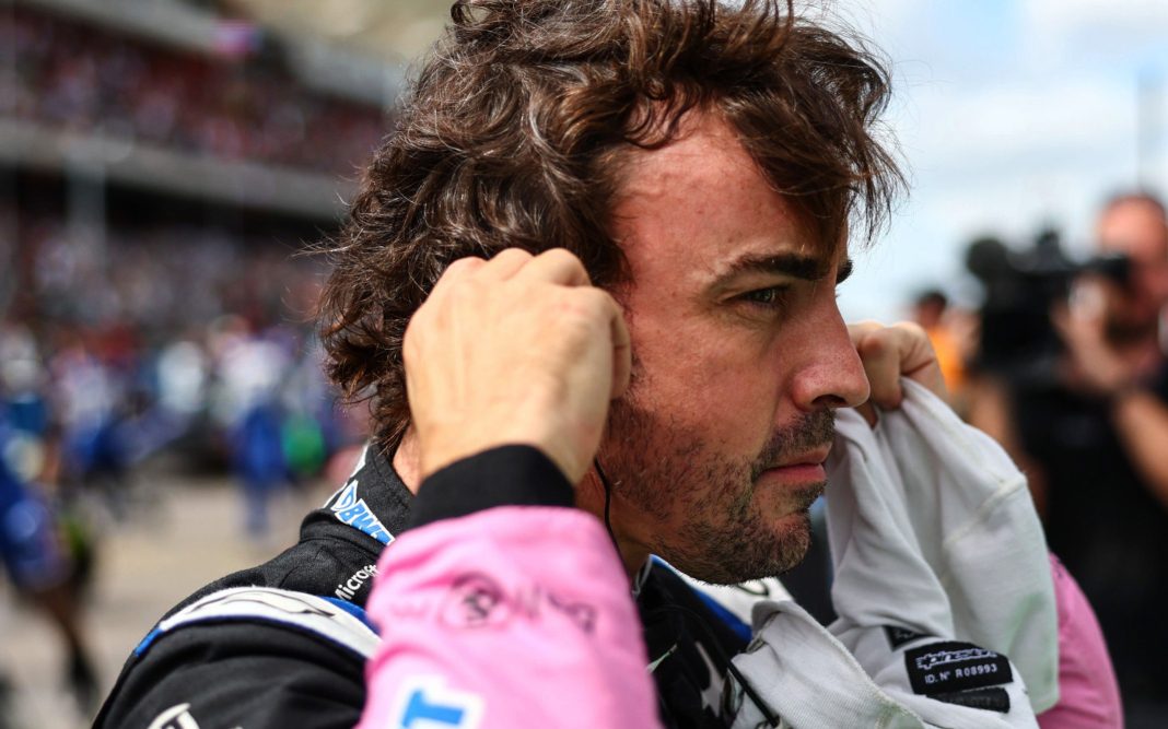 Alonso é punido com 30 segundos por queda de retrovisor e cai para 15º nos EUA - Foto: Reprodução