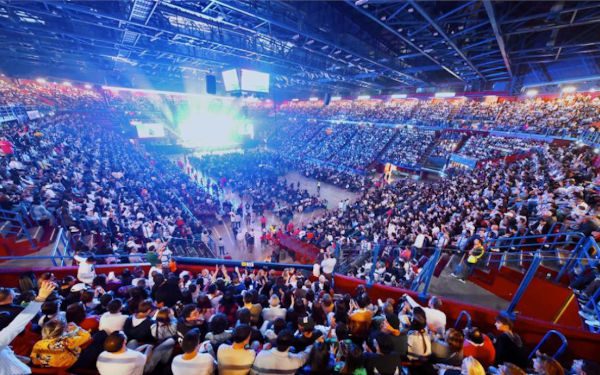 Mais de 700 italianos aceitam Jesus em evento evangelístico histórico