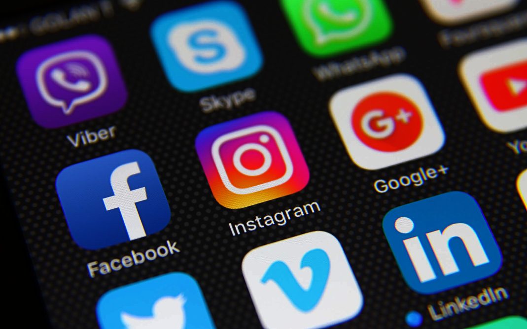 Revogada nota que punia servidor por criticar governo em redes sociais - Foto: Reprodução Redes Sociais