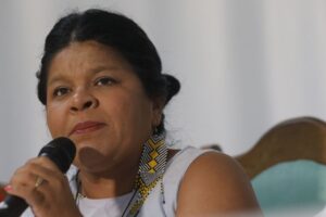 Entrevista coletiva da ministra dos Povos Indígenas, Sônia Guajajara, com lideranças ao voltar da visita a Terra Indígena Yanomami, no Distrito Sanitário Especial Indígena Yanomami. -  Foto: Fernando Frazão/Agência Brasil