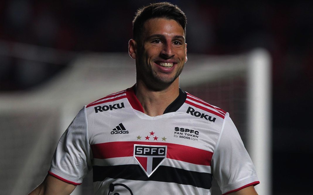 Calleri renova com o São Paulo até 2026: 'Tomara que seja um período com títulos' - Foto:Rubens Chiri / saopaulofc.net