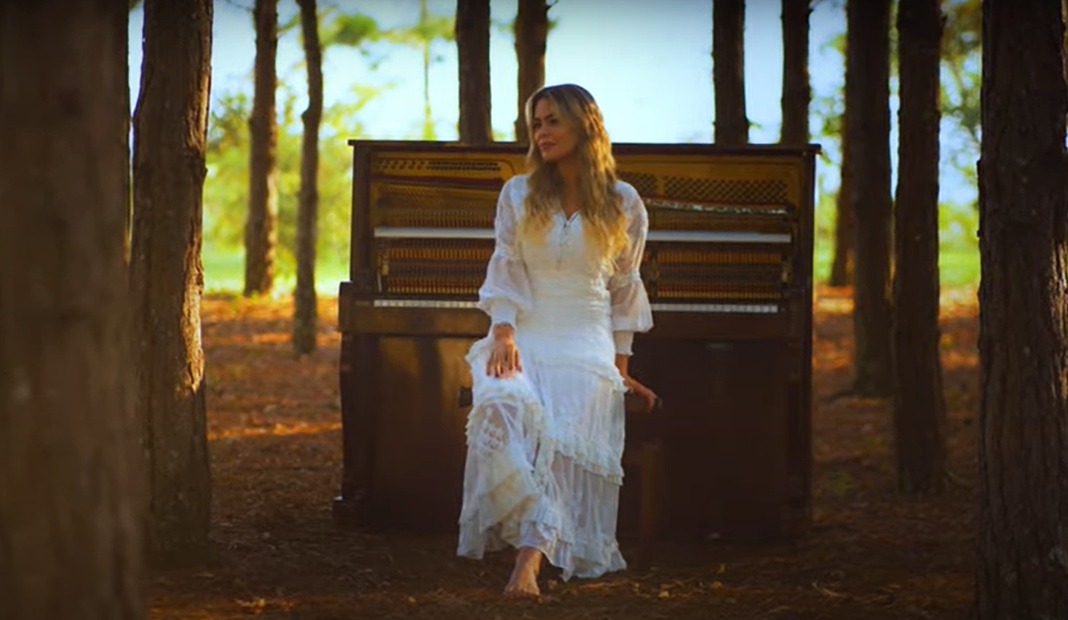 Lilian Lopes lança primeiro projeto pela 360 WayUp; assista ao clipe