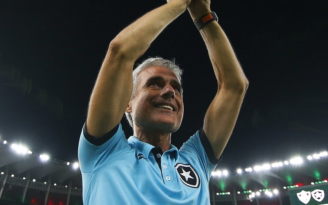 Luís Castro deixa Botafogo após oferta milionária do Al Nassr - Foto: Vitor Silva/Botafogo