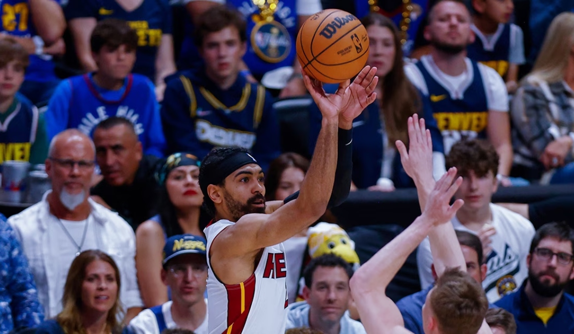 Heat faz grande quarto período, ofusca 41 pontos de Jokic e empata a série final da NBA - Foto: Reprodução NBA