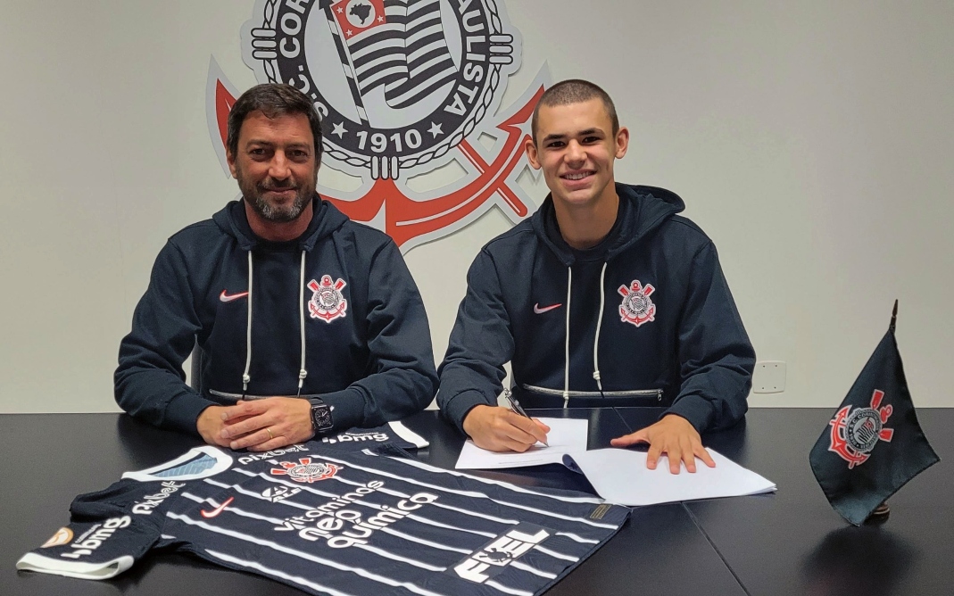 Corinthians dá aumento de salário e estende contrato do volante Moscardo - Foto: Josiane Ribeiro