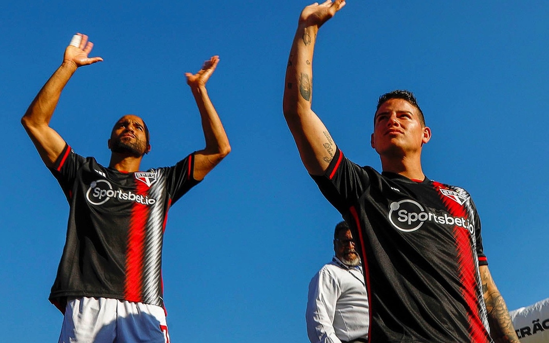 São Paulo atualiza lista e inscreve Lucas Moura e James Rodríguez na Sul-Americana - Foto: @SaoPauloFC