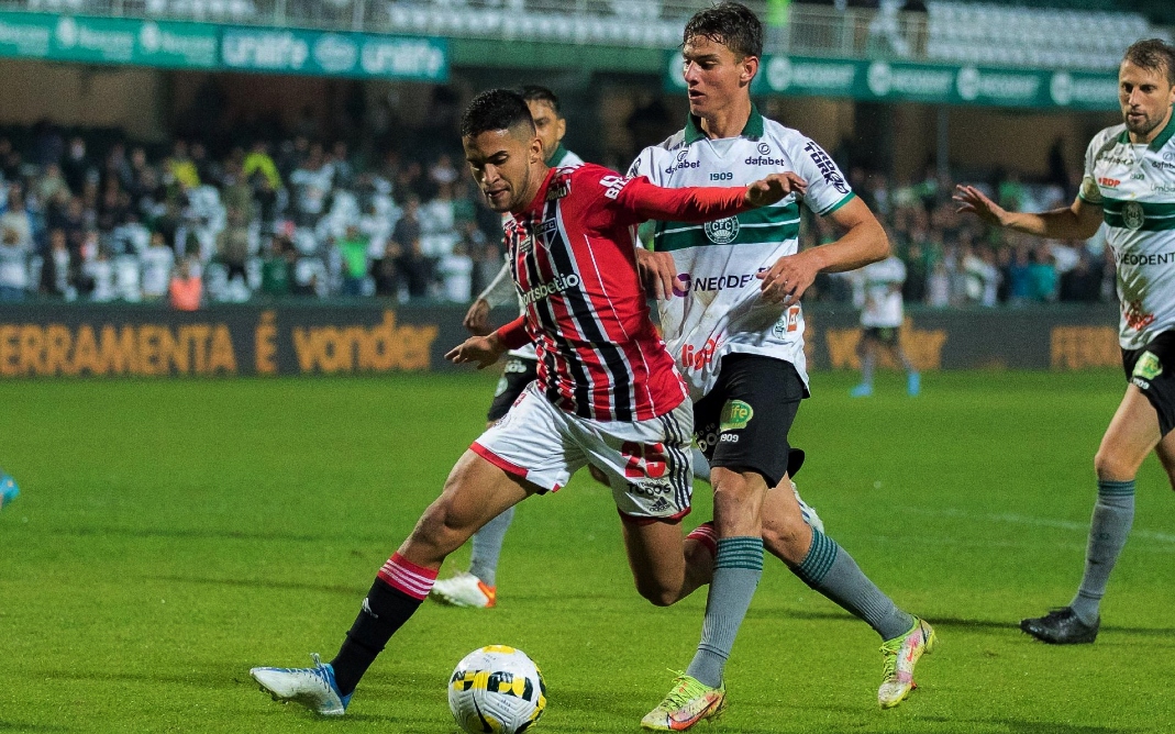 CBF acata pedido do Ministério Público e altera jogo entre São Paulo e Coritiba - Foto: Robson Mafra/AGIF