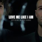 Miniatura do vídeo: for KING + COUNTRY – Love Me Like I Am (Official Music Video)