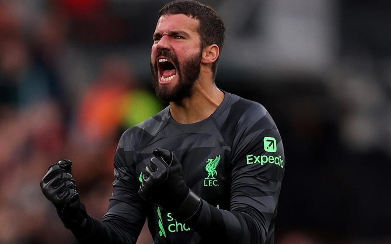 Klopp confirma Alisson e Jota fora de jogo do Liverpool na Liga Europa por lesões - Foto: Reprodução Instagram / @alissonbecker