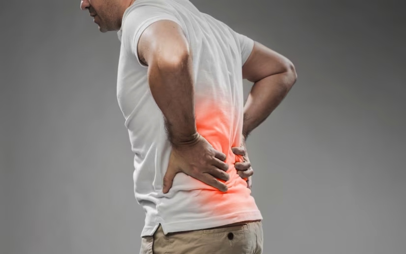 Ortopedista alerta sobre riscos para coluna nas férias - Foto: Reprodução Freepik / syda_productions