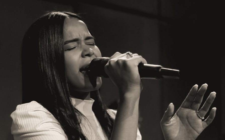 Cantora gospel Aclécia Silva morre em acidente de trânsito (Foto: Gravadora Kairós / Reprodução Redes Sociais)