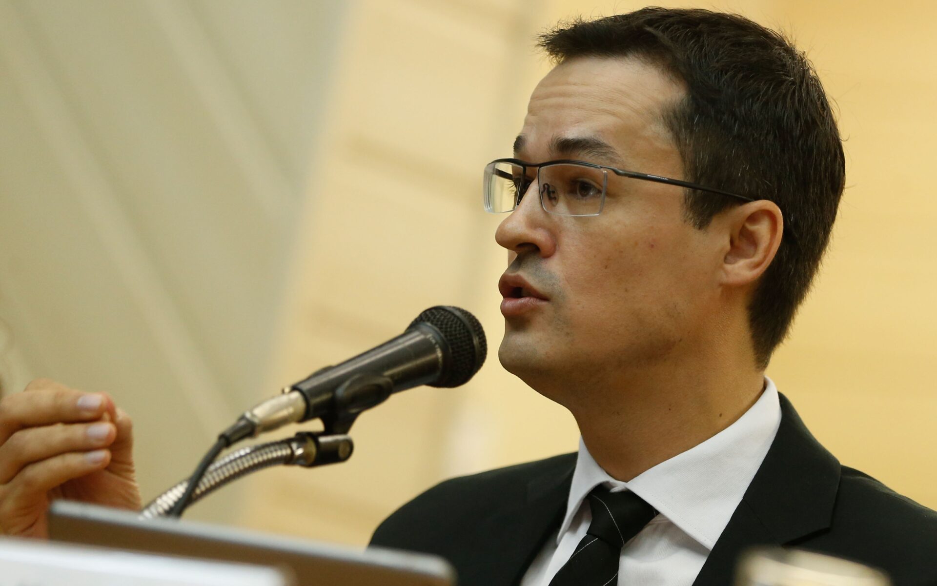 deltan_questiona_plano_executar_moraes