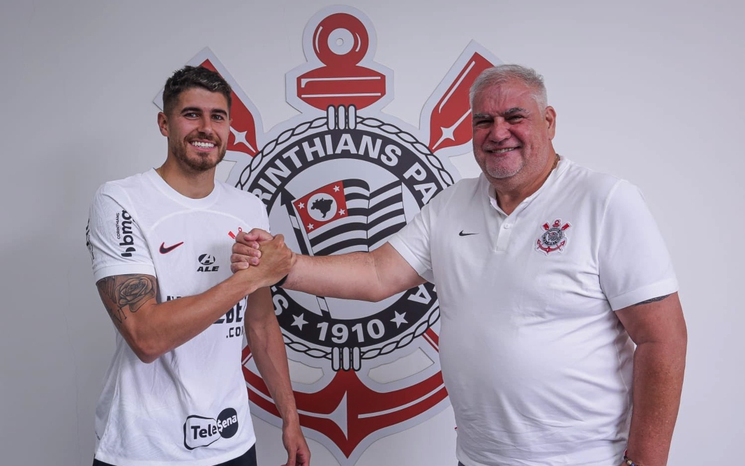 Corinthians oficializa acerto e Pedro Raul assina contrato até 2028 - Foto: Reprodução Twitter @Corinthians / Rodrigo Coca