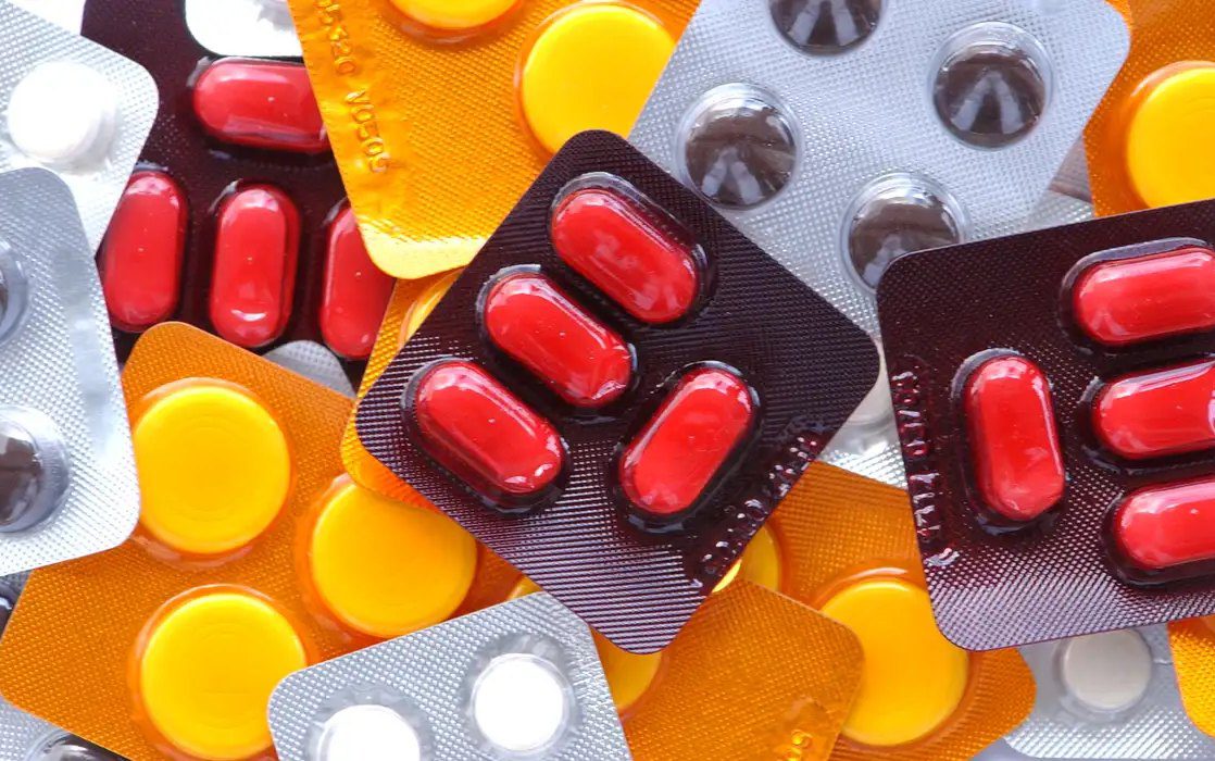 Juiz suspende norma que autoriza farmacêuticos a prescreverem remédios - Marcelo Casal Jr