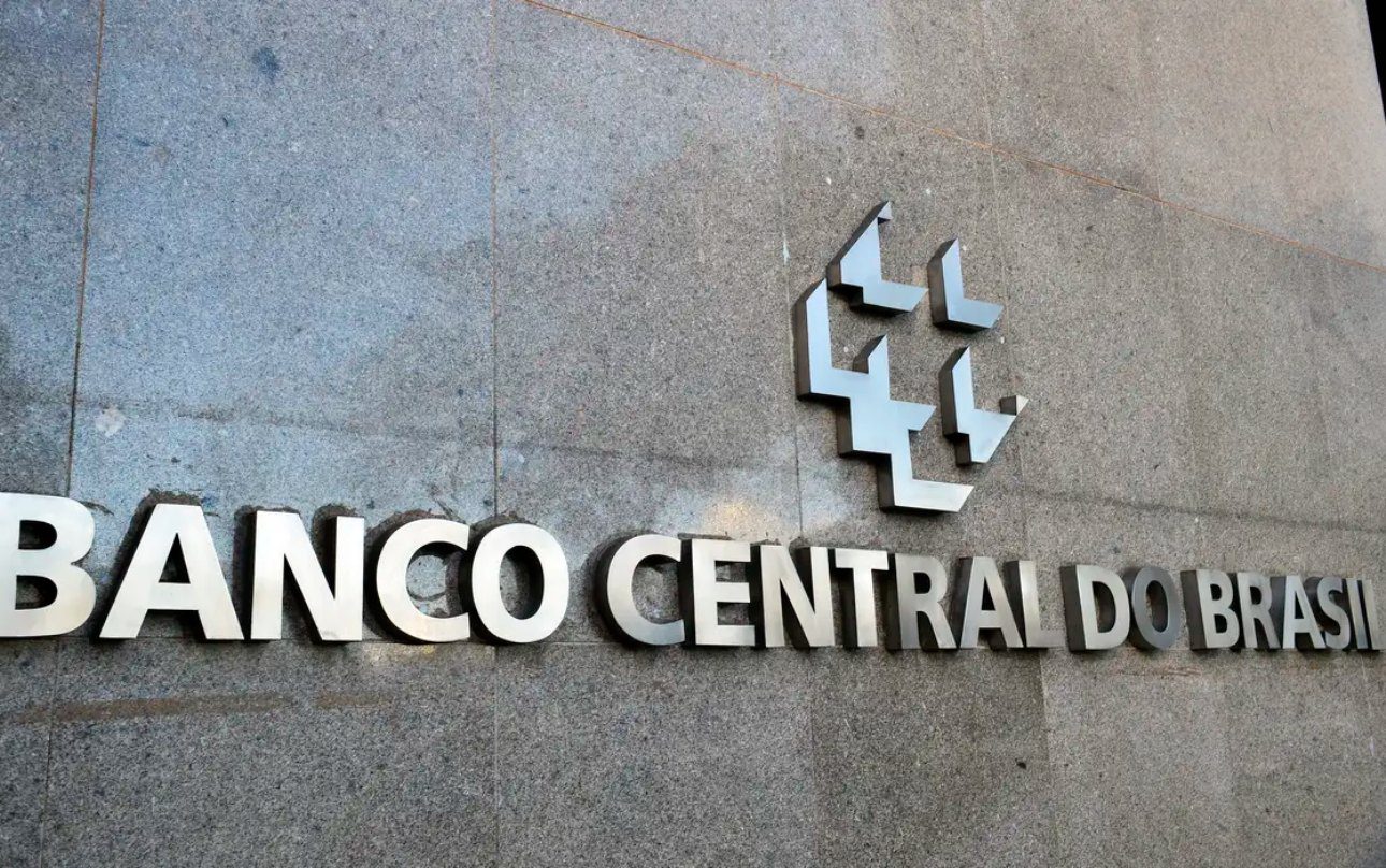 Descubra as projeções do Banco Central sobre o IPCA. O Relatório de Política Monetária indica que a inflação deve permanecer acima do centro da meta (3%). Foto por: Marcelo Camargo - Agência Brasil