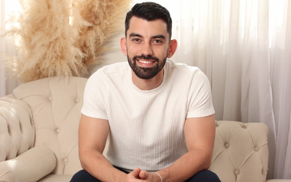 Cantor Douglas de Oliveira. Foto: Divulgação.