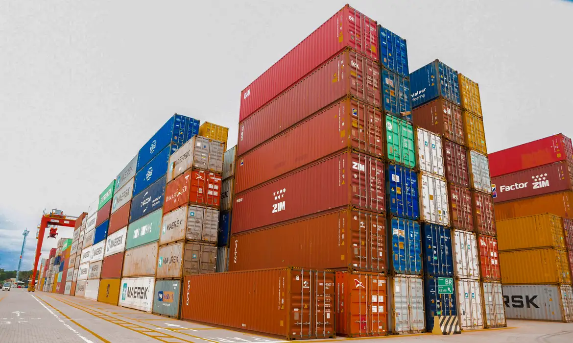 balança comercial tem o primeiro déficit mensal Foto: Vosmar Rosa/MPOR