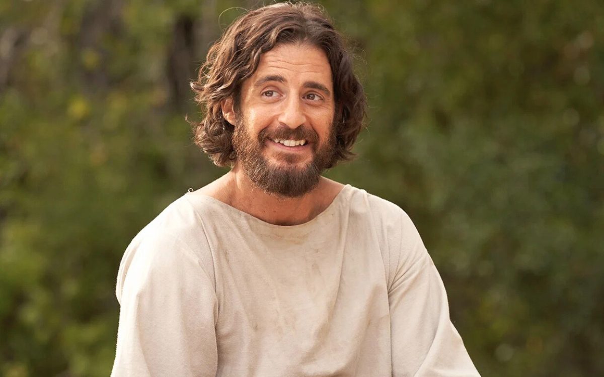 Jonathan Roumie interpreta 