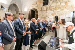 Organização cristã doa 20ª ambulância a Israel em meio ao conflito com o Hamas