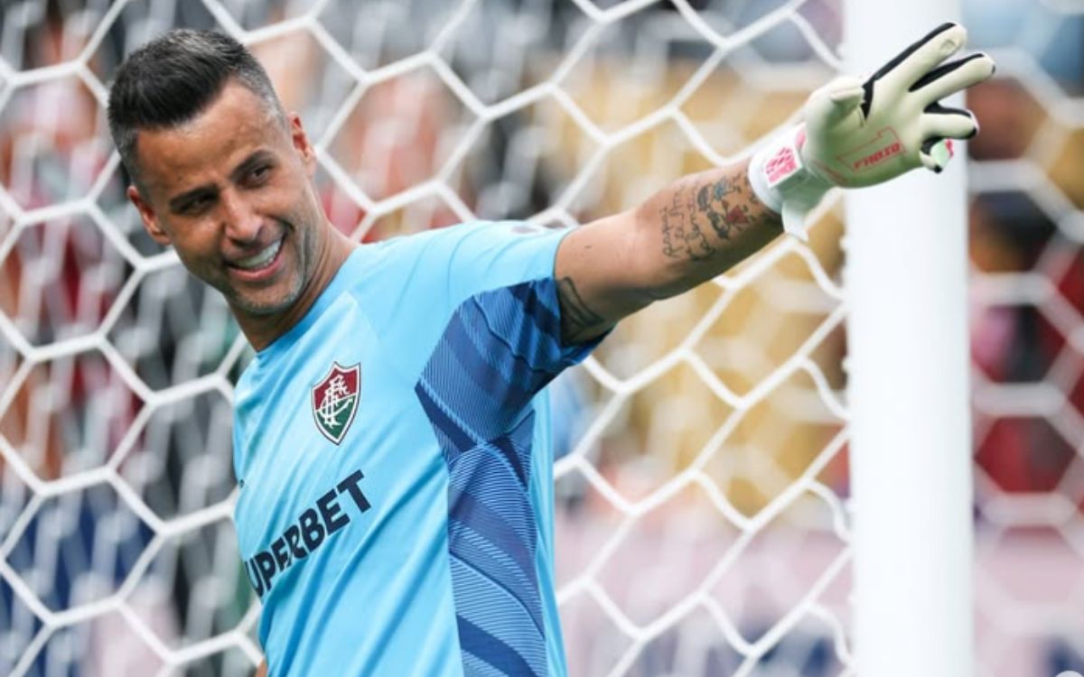 Fábio une fé e futebol em rotina de oração e jejum antes de cada partida do Fluminense.