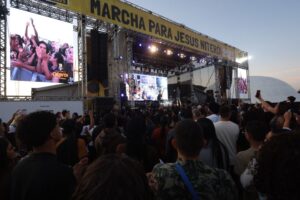 Marcha para Jesus em Niterói reúne 15 mil fiéis