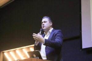 Qual o limite do envolvimento de líderes de igreja em atos políticos? Qual o limite do envolvimento de líderes de igreja em atos políticos?