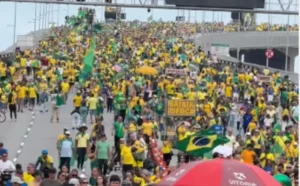 Multidão vai às ruas em defesa da anistia no Dia da Independência do Brasil Multidão vai às ruas em defesa da anistia no Dia da Independência do Brasil