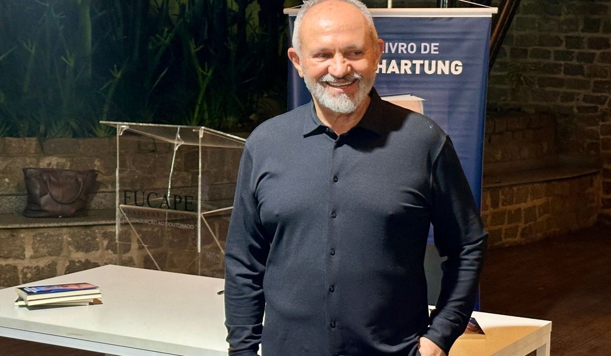 Paulo Hartung relança livro sobre os desafios da política atual na UVV Foto: Thamiris Guidoni