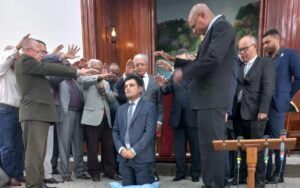 Vídeo: A incrível história do primeiro refugiado iraniano consagrado pastor