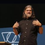 "Igrejas não falam que é pecado", critica Carlito Paes sobre jogos de azar