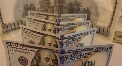 Dólar valoriza com cautela fiscal, política e demanda sazonal. IPCA-15 acima do esperado, risco fiscal de R$100 bi no Congresso. BC e Tesouro comentam - Foto: collectionImage