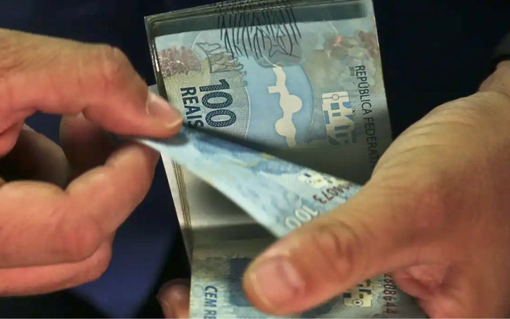 A caderneta de poupança registrou mais saques que depósitos em outubro, com saída líquida de R$ 9,7 bilhões. O Banco Central aponta Selic alta como fator - Foto: José Cruz/ Agência Brasil/Arquivo