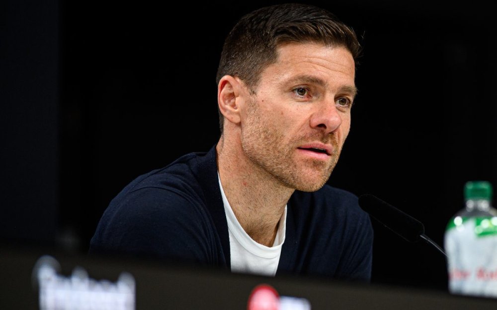 Descubra os detalhes da suposta crise no Real Madrid: Xabi Alonso enfrenta insatisfação de jogadores importantes, incluindo Vinicius Jr. e Rodrygo - Foto: Reprodução