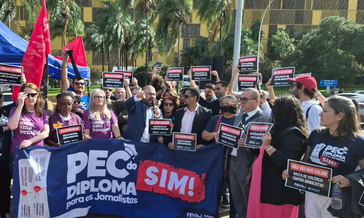 Entenda o protesto de jornalistas na Câmara contra a censura e a violência da Polícia Legislativa. ABI anuncia ações judiciais contra o presidente da Casa - Foto: Pedro Rafael/Agência Brasil