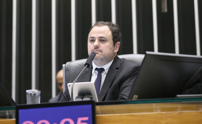 Deputado Glauber Braga (PSOL-RJ) tem mandato suspenso por seis meses após votação na Câmara, livrando-se da cassação. Entenda a negociação e os bastidores - Foto: Lula Marques/ Agência Brasil