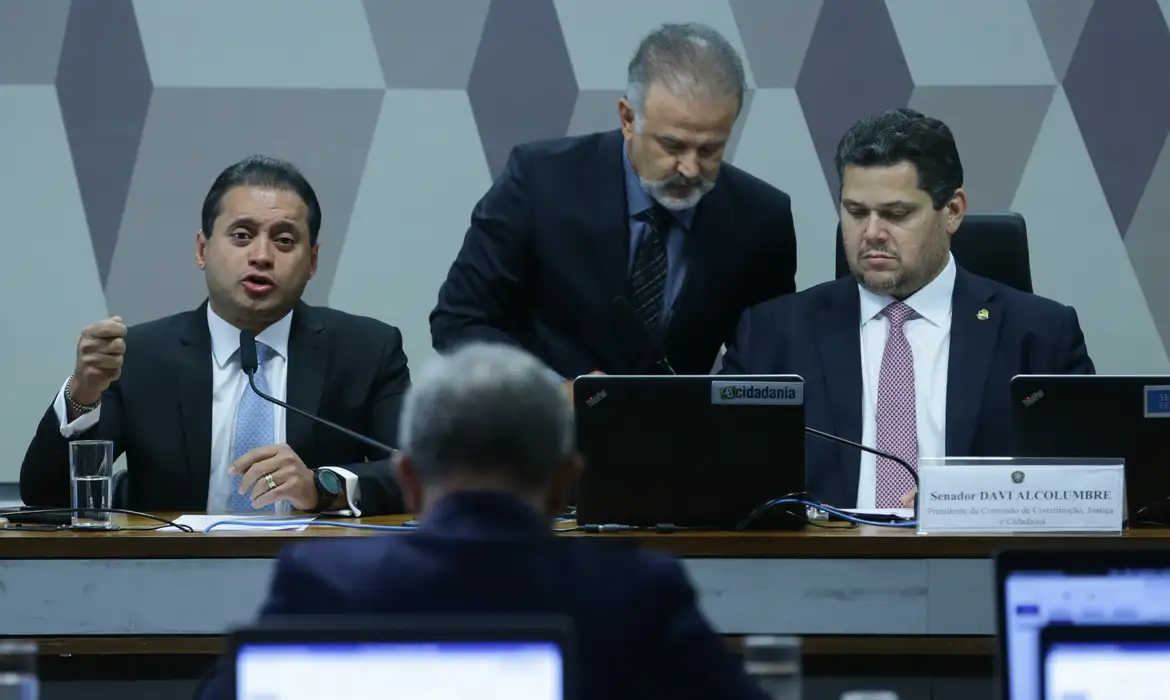 A CCJ do Senado adia a votação do projeto de lei que atualiza as regras de impeachment para ministros do STF, buscando aprofundar o debate e evitar polêmicas - Foto: Lula Marques/ Agência Brasil