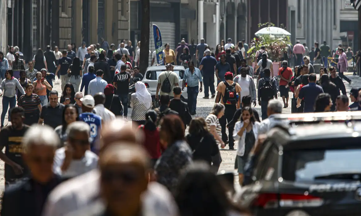 O Brasil viu 8,6 milhões de pessoas deixarem a pobreza em 2024, atingindo o menor nível desde 2012 - Foto: Paulo Pinto/Agência Brasil