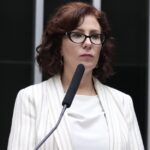 STF confirma cassação de Carla Zambelli, condenada a 15 anos, anulando voto da Câmara e reforçando inconstitucionalidade da tentativa - Foto: Reprodução