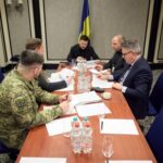 Representantes da Ucrânia, Rússia e EUA se reúnem para discutir controle territorial.