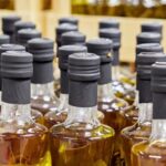 Anvisa proíbe azeite de oliva e suspende comercialização de doce de leite por irregularidades.