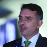 Flávio Bolsonaro viaja a Israel e busca apoio da direita