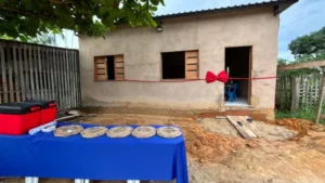 Igreja entrega casa nova a família em vulnerabilidade