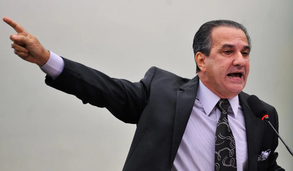 Silas Malafaia é notificado pelo ministro do STF sobre denúncia de injúria contra general.