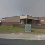 Tiroteio em escola secundária em Tumbler Ridge, Canadá, deixa dez mortos.