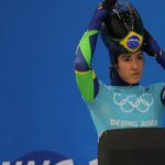 Atleta brasileira Nicole Silveira compete no skeleton nos Jogos de Inverno na Itália.